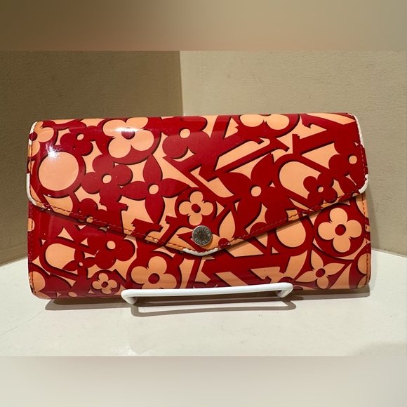 RARE Louis Vuitton Pomme D'Amour Sweet Monogram Sarah Wallet - Picture 1 of 16